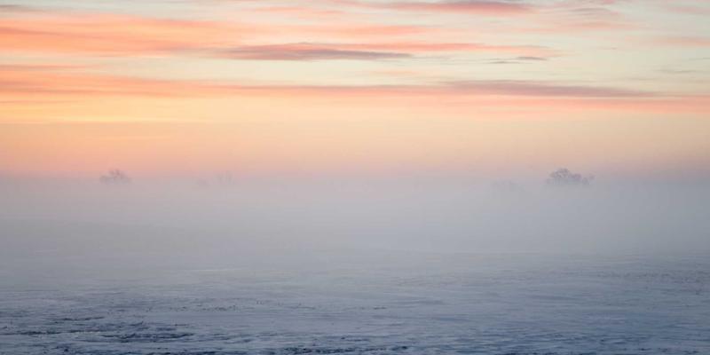 工业风旅行与绿色旅游新视角：解码贝利格朗教堂雕塑与彩绘玻璃的宗教艺术符号